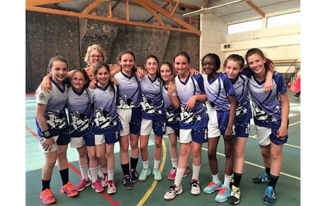Nos - 13 ans Féminine terminent en tête de leur poule !